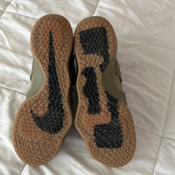 Nike Zoom Lebrons - Picture 3 of 6